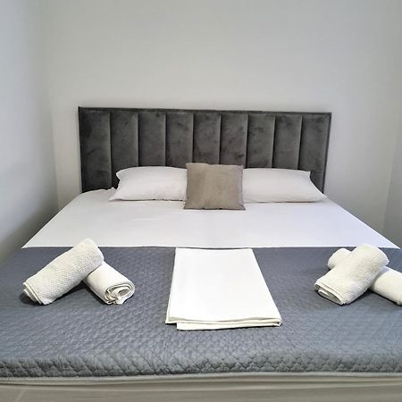 Rooms Vitoria On Joakim Square Poreč Exteriör bild