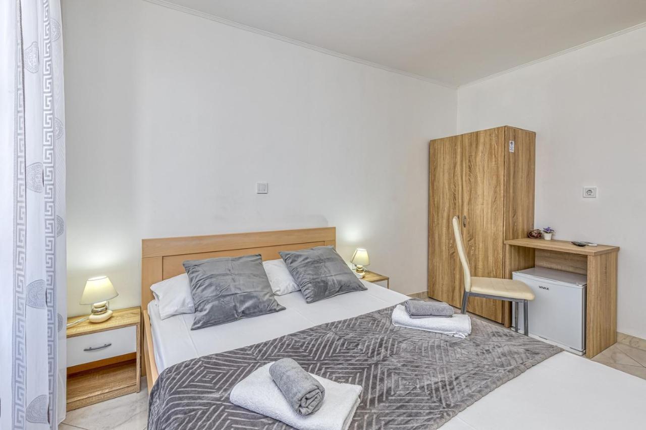 Rooms Vitoria On Joakim Square Poreč Exteriör bild