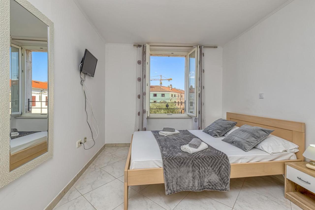 Rooms Vitoria On Joakim Square Poreč Exteriör bild