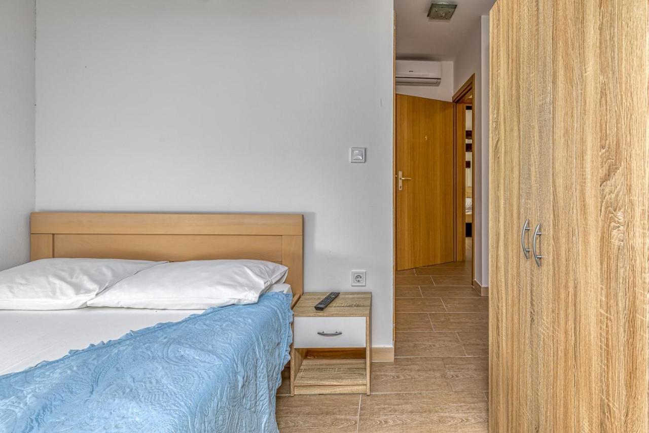 Rooms Vitoria On Joakim Square Poreč Exteriör bild