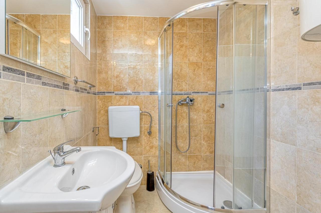 Rooms Vitoria On Joakim Square Poreč Exteriör bild