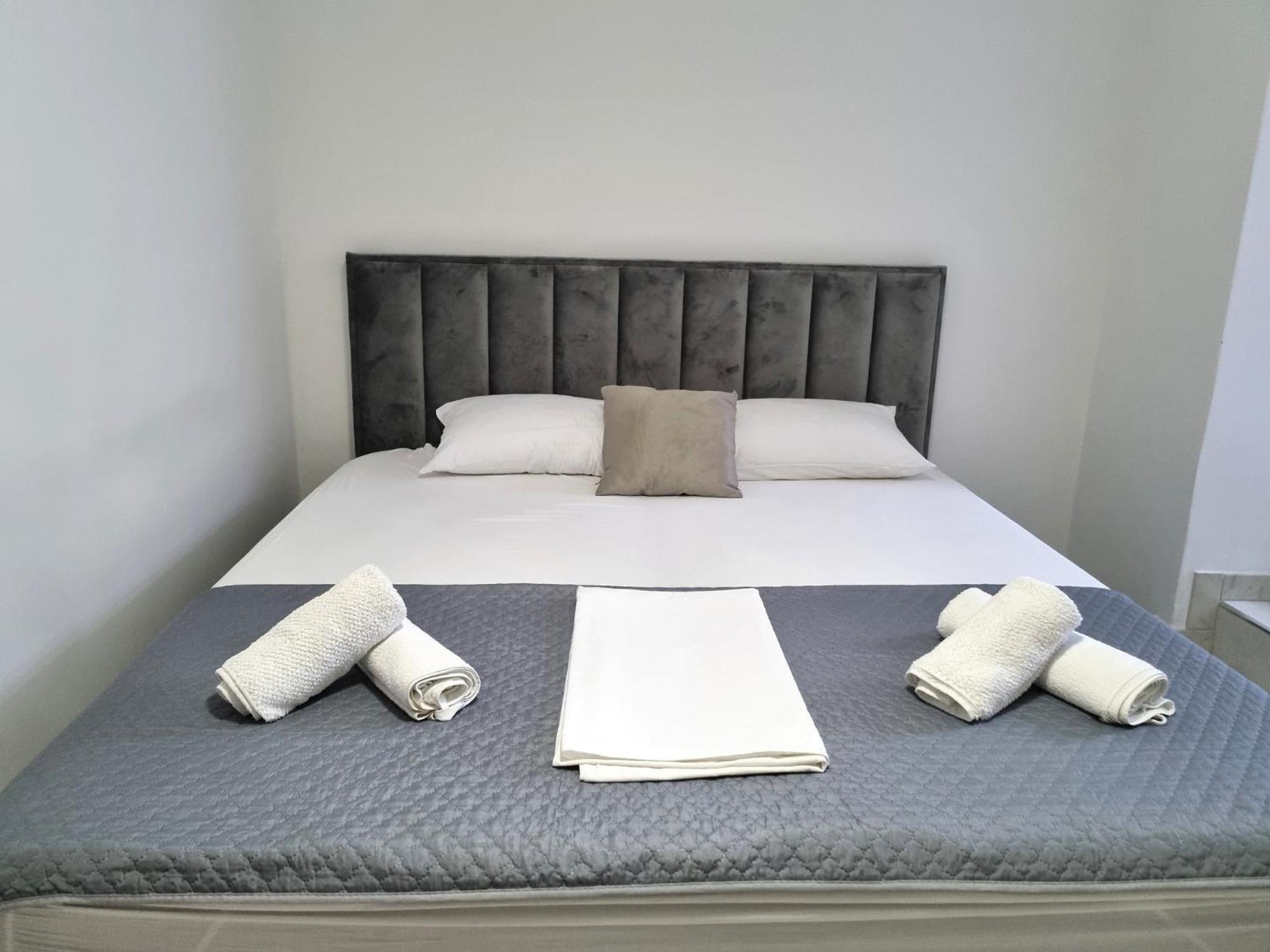 Rooms Vitoria On Joakim Square Poreč Exteriör bild